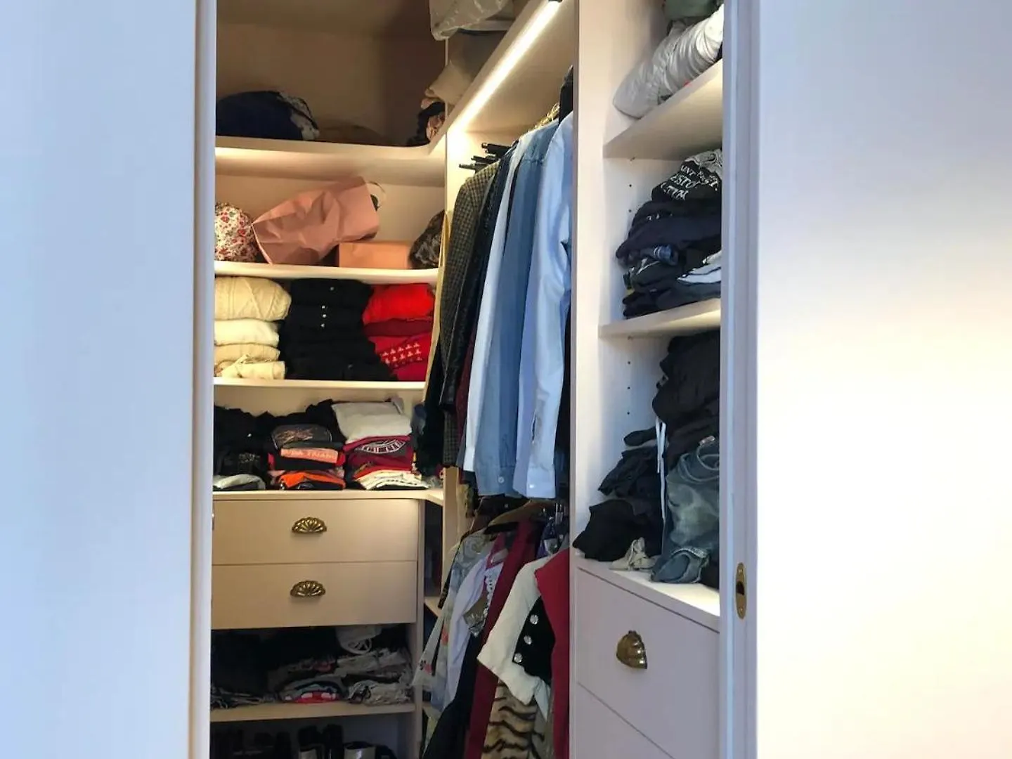 Luxurious Loft In The Heart Of Belleville 파리 아파트