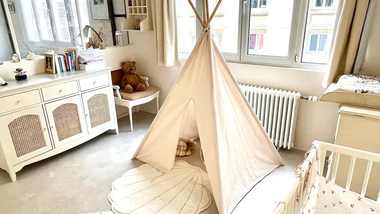 Luxurious Loft In The Heart Of Belleville 파리 아파트