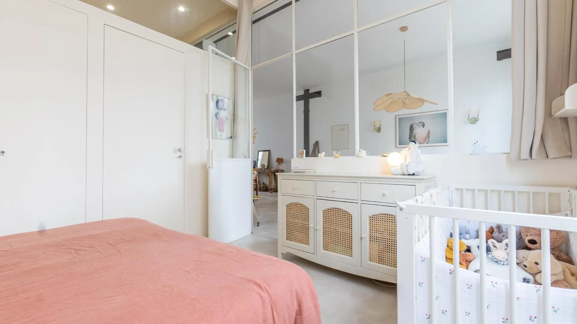 Luxurious Loft In The Heart Of Belleville 파리 0*,